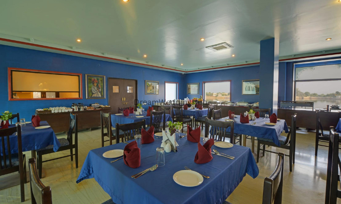 juSTa Lake Nahargarh Palace